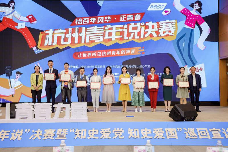 俄共代表在列宁逝世100周年纪念日向列宁墓献花