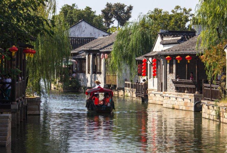 巴西球员莱昂纳多返回中国，他没有出现在泰山亚冠报名名单中