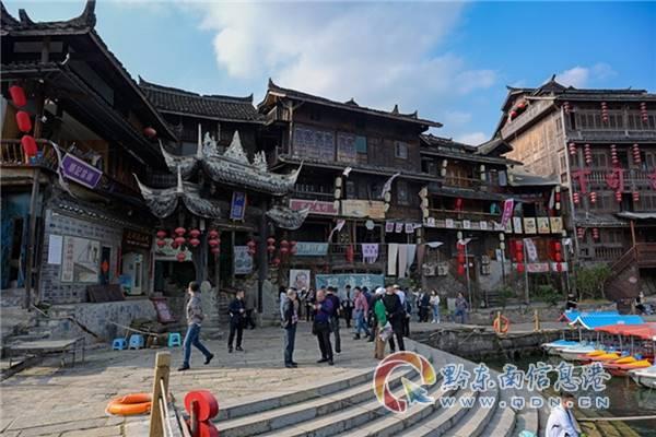 如果捡到被遗弃的婴儿，想自己养，可以吗？游戏画面